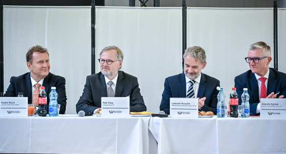 Předseda vlády Petr Fiala navštívil společnost Sellier & Bellot ve Vlašimi, 31. srpna 2023.