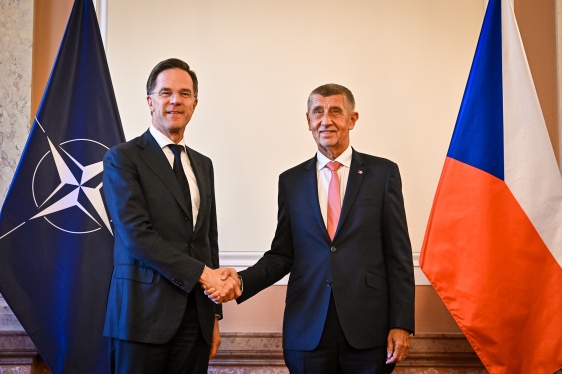 Premiér Andrej Babiš přijal ve Strakově akademii generálního tajemníka NATO Marka Rutteho, 16. dubna 2026.