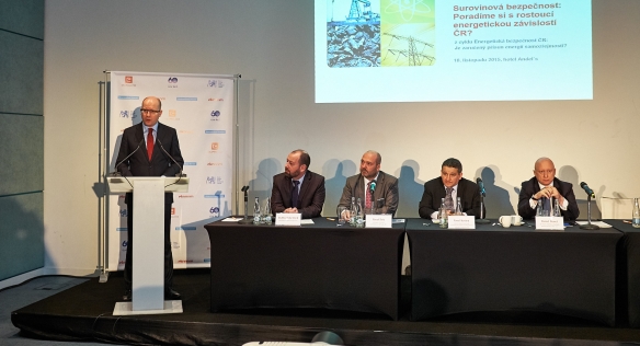 Premiér Sobotka se zúčastnil konference o surovinové bezpečnosti, 18. listopadu 2015. Zdroj: V. Resler.