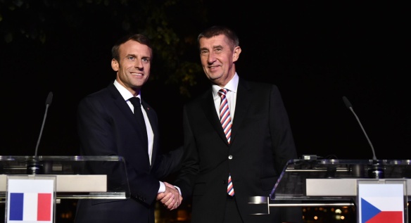 Emmanuel Macron and Andrej Babiš at the press conference in front of Kramář's villa, 26 October 2018.