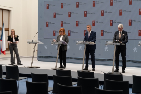 Vláda Andreje Babiše zasedla ve Strakově akademii k mimořádné schůzi, aby projednala návrhy opatření ke snížení cen pohonných hmot, 2. dubna 2026.