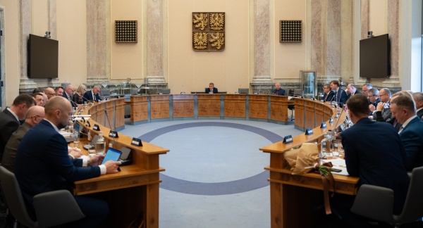 Premiér Andrej Babiš zahajuje ve Strakově akademii první jednání členů vlády s krajskými hejtmany, 16. března 2026.