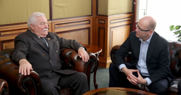 Předseda vlády Bohuslav Sobotka se 6. července 2014 v Karlových Varech setkal s Lechem Walesou, zdroj: KVIFF