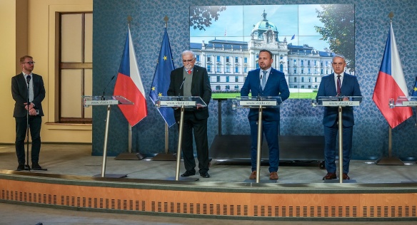 Představitelé všech stran sociálního dialogu na tiskové konferenci po jednání tripartity, 14. listopadu 2022.