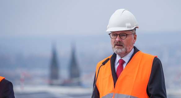Na střeše KCP vzniká největší fotovoltaická elektrárna v centru Prahy, navštívil ji i premiér Fiala