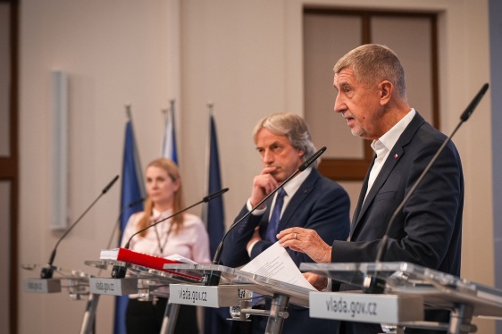 Premiér A. Babiš a národní protidrogový koordinátor P. Bém na prvním zasedání Rady vlády pro koordinaci politiky v oblasti závislostí, 23. ledna 2026.