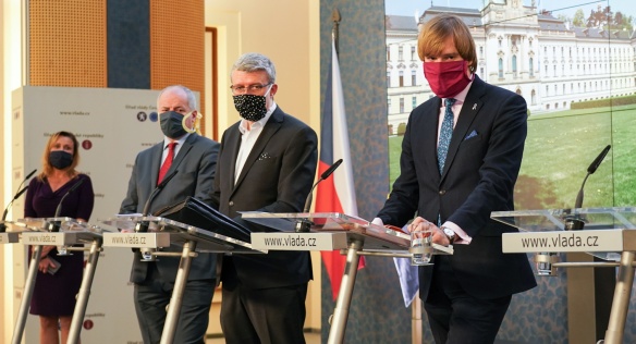 Vláda se na jednání opět zabývala opatřeními pro boj proti koronaviru, 6. dubna 2020.