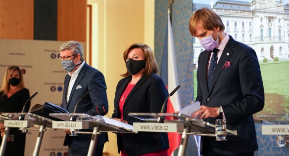 Vláda se na jednání opět zabývala bojem proti koronaviru, 4. května 2020.