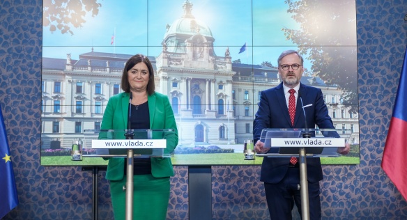 Premiér Fiala navštívil v rámci bilančních návštěv ministryni pro vědu, výzkum a inovace Helenu Langšádlovou, 27. dubna 2023.