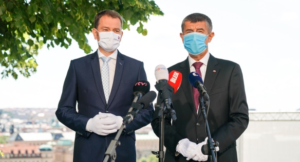 Český premiér Andrej Babiš a předseda vlády Slovenské republiky Igor Matovič oznámili opětovné otevření společných hranic obou států, 3. června 2020.