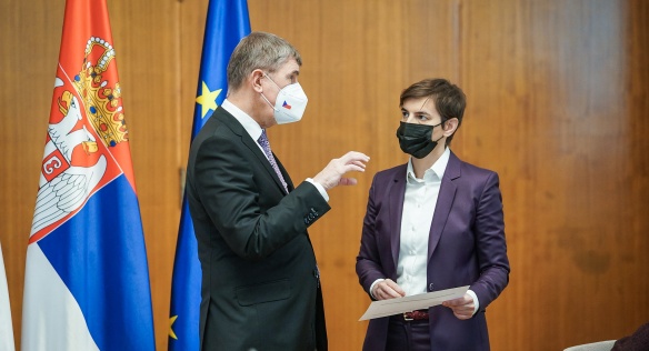 Premiér Babiš jednal v Bělehradě se srbskou premiérkou Anou Brnabićovou o zkušenostech s očkováním proti covid-19, 10. února 2021.