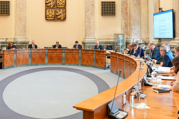 Vláda Andreje Babiše zasedla ve Strakově akademii k další pravidelné schůzi, projednala například novelu školského zákona, 19. října 2026.