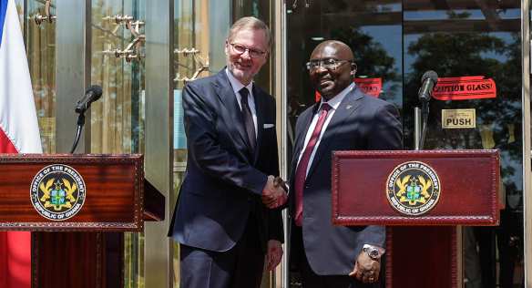 Premiér Petr Fiala a viceprezident Ghany Mahamudu Bawumia na tiskové konferenci, 9. listopadu 2023.