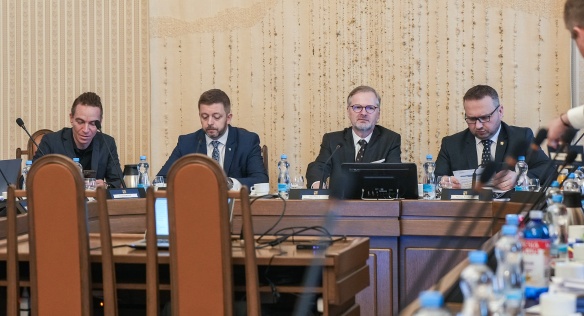 Premiér Petr Fiala zahajuje jednání vlády v prostorách Poslanecké sněmovny, 20. března 2024.