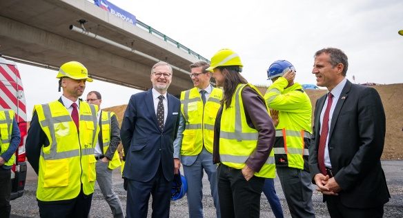 Kontrolního dne výstavby dalšího úseku D4 mezi Příbramí a Pískem se zúčastnili i premiér Petr Fiala a ministr dopravy Martin Kupka, 10. června 2024.