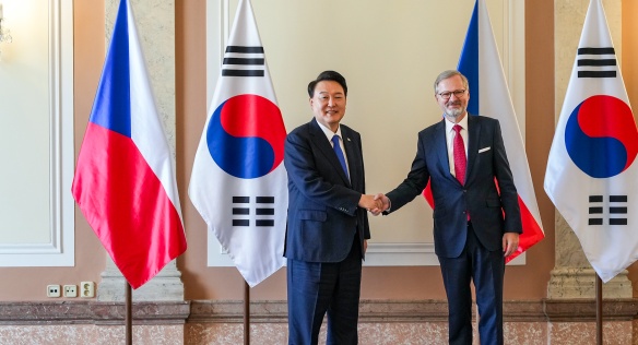 Český premiér Petr Fiala přivítal korejského prezidenta Jun Sok-jola ve Strakově akademii, 20. září 2024.