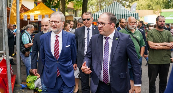 Premiér Petr Fiala v doprovodu ministra zemědělství Marka Výborného na prohlídce expozic 50. ročníku Země živitelky, 22. srpna 2024.