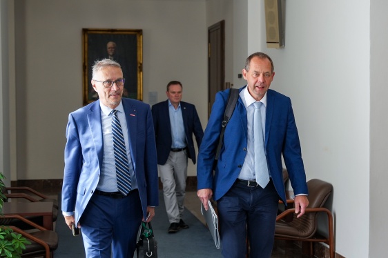 Změna přístupu v boji s předsudky: vláda projednala komplexní sadu doporučení, jak čelit předsudečnému násilí a nenávistným projevům
