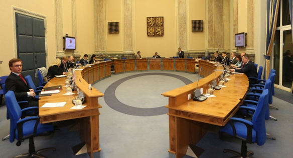 Vláda na jednání v úterý 20. listopadu rozhodla mimo jiné o navýšení minimální mzdy na 13 350 korun měsíčně