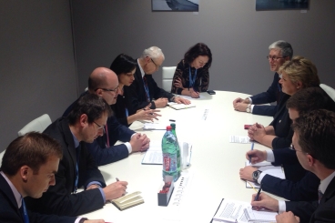 Premiér Sobotka se na okraj konference COP21 setkal s premiérkou Norska Ernou Solbergovou, 30. listopadu 2015.