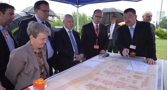Premiér Sobotka na návštěvě jaderné elektrárny