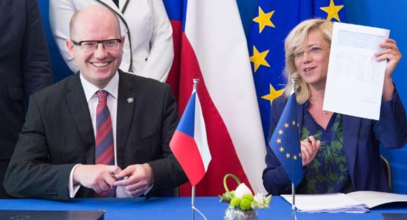 Premiér Bohuslav Sobotka uzavřel 11. června 2015 v Bruselu proces úspěšného schválení všech českých operačních programů. Zdroj: European council.