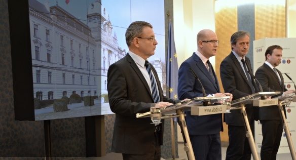 Tisková konference po jednání vlády dne 9. března 2015.