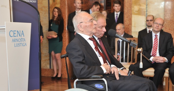 Předseda vlády Bohuslava Sobotka v pátek 11. dubna 2014 předal Cenu Arnošta Lustiga.
