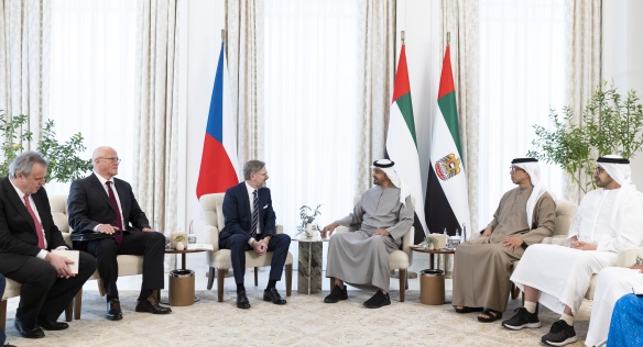 Premiér Fiala jednal s prezidentem Spojených arabských emirátů a podpořil české firmy na veletrhu IDEX
