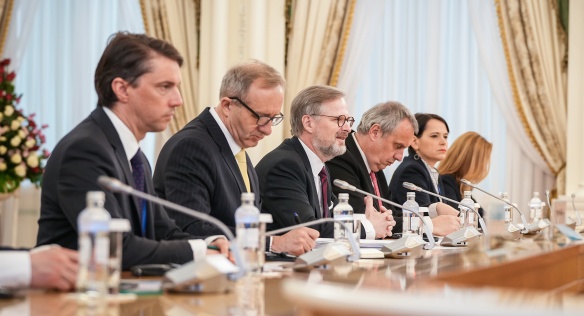 Premiér Fiala jednal s kazašským premiérem a prezidentem. Zahájil obchodní fórum a uctil také památku žen z dob stalinistických represí 
