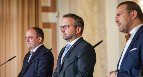 Vicepremiér Marian Jurečka a ministři Marek Výborný a Martin Baxa na tiskové konferenci po jednání vlády, 26. června 2024.