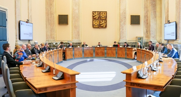 Rada pro výzkum, vývoj a inovace vyhlásila výzvu k podávání návrhů kandidátek/kandidátů na udělení Národní ceny vlády Česká hlava za rok 2025.