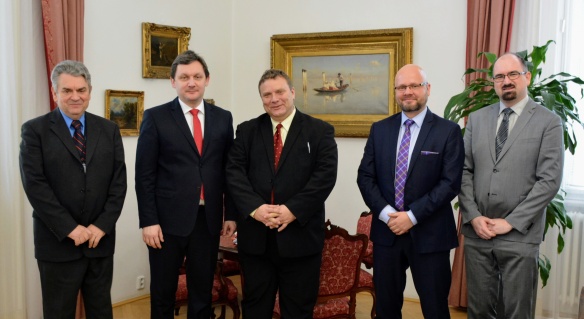 Zástupci Úřadu vlády a zástupci odborové organizace, kteří podepsali Kolektivní dohodu a Kolektivní smlouvu, 30. ledna 2018.