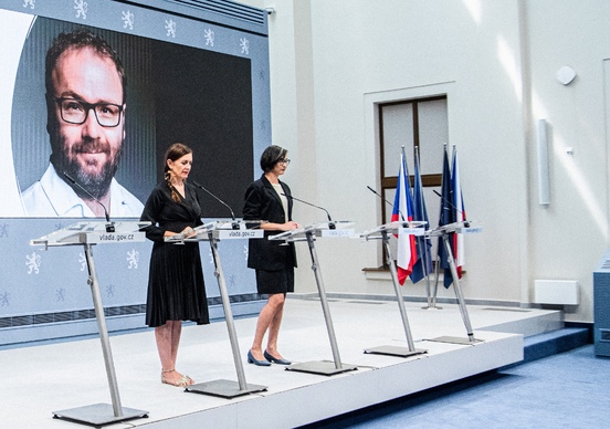 Fotografie z tiskové konference ke Světovému týdnu kojení 2025