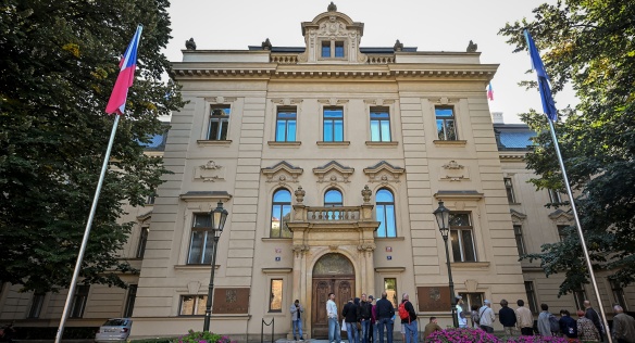 Přijďte si prohlédnout Strakovu akademii 28. října 2026. Je to poslední letošní šance prohlédnout si reprezentativní prostory i krásnou zahradu.