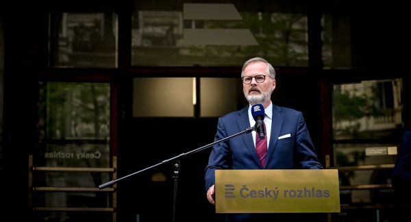 Premiér Petr Fiala vystoupil s projevem na pietním aktu před budovou rozhlasu k výročí okupace Československa, 21. srpna 2025.
