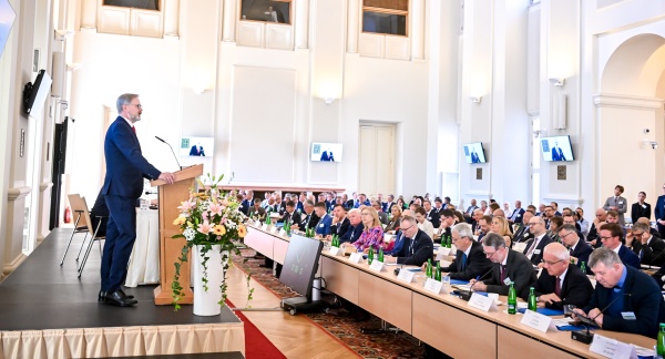 Premiér Petr Fiala vystoupil s projevem na pravidelné každoroční poradě s velvyslanci České republiky, 25. srpna 2025.