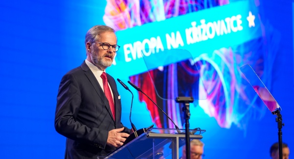 Premiér Petr Fiala vystoupil s projevem na třetím ročníku konference Česko na křižovatce, 15. dubna 2025.